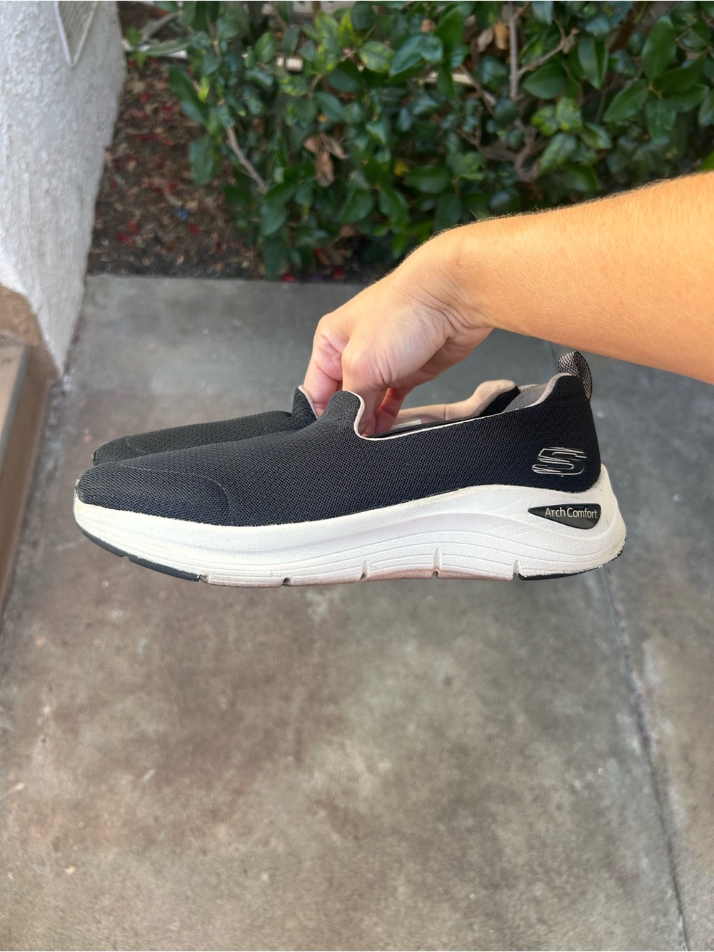 Skechers Go Walk Women’s Arch Comfort Women's Slip-On Athletic Shoes Size 8
